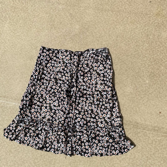 ROMWE ditsy floral skirt - Picture 2 of 2